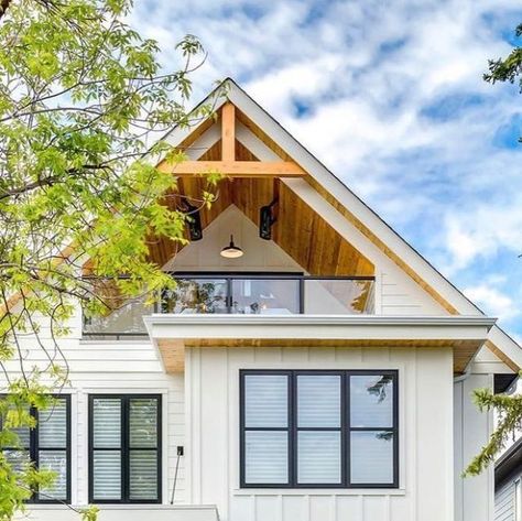 Vivir Design on Instagram: "We have shown many times on this feed that @tricklecreekyyc creates some extraordinary interiors. But let’s take a minute to appreciate their attention to the exteriors. It’s hard to pick a favorite, but I’m quite partial to that attic balcony on the first slide!! . . . . . . Follow @vivirdesign for more beautiful spaces. . . Share your favorite posts with #wearevivir . . #smmakelifebeautiful #sodomino #jungalowstyle #homewithrue #mysmphome #idcoathome #greigestyle # Wood Soffits, Balcony Design Exterior, Attic Balcony, Modern Balcony Design, Loft Conversion Design, Balcony Ideas House, House With Balcony, Attic House, House Design Exterior