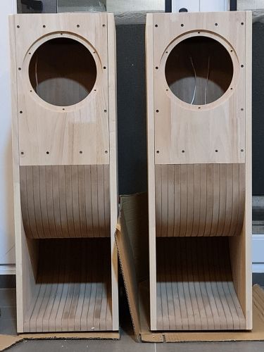 Diy Speaker Kits, Custom Speaker Boxes, Chair Concept, Diy Bluetooth Speaker, Wooden Speakers, Speaker Enclosure, Subwoofer Box Design, Speaker Plans, Speaker Kits