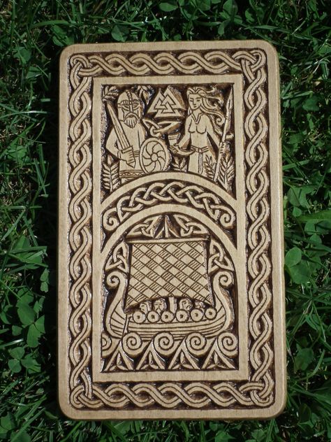 Norse Wood Carving, Viking Garden, Viking Carving, Valknut Symbol, Viking Designs, Chip Carving, The Afterlife, Viking Art, Work Design