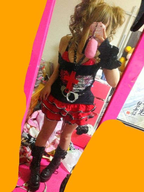 gyaru x summer x outfits x gothic x goshikky x glavil by tutuha Goshikku Gyaru Outfits, Gyaru Summer Outfits, Gyaru Fashion Summer, Scenecore Outfit, Goshikku Gyaru, Ganguro Girl, Rokku Gyaru, Harajuku Barbie, Gyaru Hair