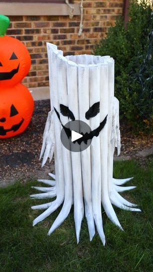 Easy Decorations For Halloween, Pool Noodle Ideas For Halloween, Diy Halloween Statues, Halloween Crafts With Pool Noodles, Halloween Column Decor, Halloween Diy Outdoor Decor, Diy Pool Noodle Halloween Decor, Halloween Decorations With Pool Noodles, Fall Diy Decor Outdoor