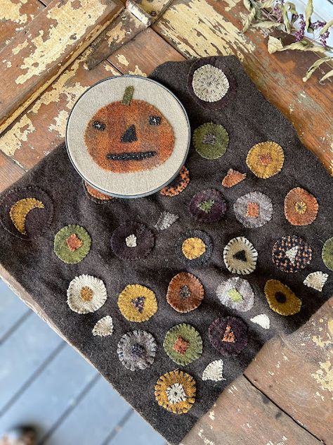 Not Forgotten Farm, Burlap Owl, Cross Stitch Calculator, Halloween Confetti, Notforgotten Farm, Folk Art Embroidery, Summer Sweets, Vintage Needlework, Diy Halloween Wreath