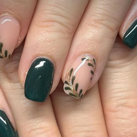 Nails & Beauty by Daisy 💅🏼 on Instagram: "𝐆𝐨𝐫𝐠𝐞𝐨𝐮𝐬 𝐆𝐫𝐞𝐞𝐧 🌿 Love this green mani using @magpie_beauty #everythingmagpie - GAG clear - GMS petal - wellington boot/Black Forest - crown Jules - top it off Inspo: Pinterest Cuticle oil: @cutisticks 💦 #showscratch #amyscoolgang #printnailtechs #scratchmag #thenailtechorg #nailitmag #nailpromag #nailsonfleek #nailsofinstagram #nailitdaily #thesalonmaguk #wirralnailtech #wirralnails #wirralbusiness #funkynails @scratchmagazine @thesalonmaguk @nailitmedia @nailpromagazine #magpiebeauty #magpiebeautyuk #nbbydaisy #winternails❄️ #winternailart #winternails #winternail #winternaildesign #greennails #greennails💚 #autumnnailart #magpienails #leafnails #autumnnails🍁" Nails For Eucalyptus Dress, Green Fall Nails Square, Hobbit Nails Designs, Forest Green Nails Short, November Nails Green, Nails Leaves Design, Green Nails With Leaves, Thanksgiving Nails Green, Green Thanksgiving Nails