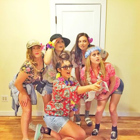 Grab a cheesy Hawaiian shirts, some sunglasses, and your friends to dress up like a group of tacky tourists for #halloween this year! Tourist Costume, Best Group Halloween Costumes, Cute Group Halloween Costumes, Teen Halloween, Bff Halloween Costumes, Halloween Coustumes, Holloween Costume, Diy Halloween Costumes Easy, Costumes For Teens