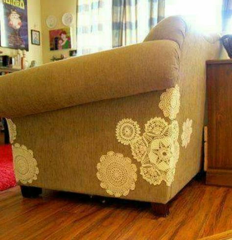 Pretty couch repair with appliqué doilies.  Lace doily. Couch Embroidery Repair, Sofa Repair Ideas, Repair Sofa, Couch Repair, Furniture Repair, Cat Scratching, Cat Furniture, Furniture Covers, Redo Furniture