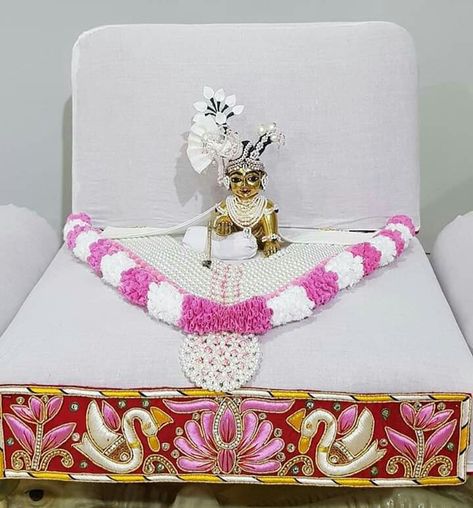 Kanha Ji Bed Design, Krishna Craft, Shree Ram Photos, Ganesha Rangoli, Happy Krishna, God Krishna, God Wallpaper, Janmashtami Decoration, Bal Gopal