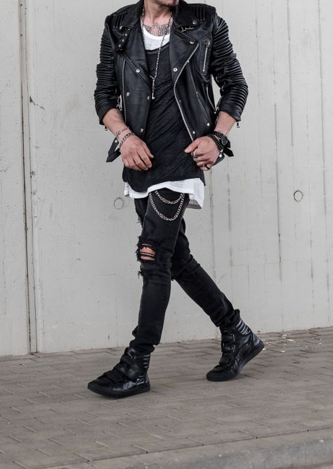 Sergiu Mihai Jurca Punk Rock Guy Outfits, Men Punk Fashion, Outfit Rock, Western Outfits Men, Tokyo Street Fashion, Look Rock, Rock Outfits, Mens Fashion Classy, New Rock