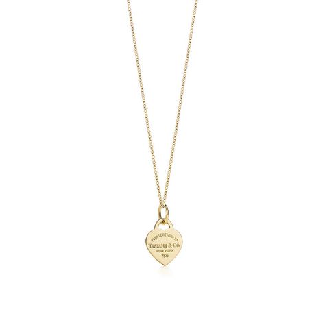 Tiffany & Co. - Return to Tiffany™ heart tag charm in 18k gold on a chain. Feminine Core, Charm Tiffany, Return To Tiffany Necklace, Heart Necklace Tiffany, Tiffany Gold, Tiffany And Co Necklace, Tiffany And Co Jewelry, Preppy Jewelry, Pretty Jewelry Necklaces