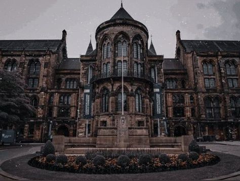 Dark Castle Exterior, Fantasy Academy Building, Victorian Chateau, Dark Academia Mansion, Fantasy Castle Aesthetic, Dark Academia Castle, Dark Academia House, Dark Fairytale Aesthetic, Queen Of Disaster