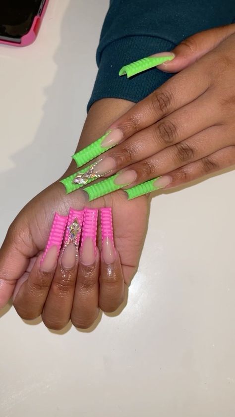 Cosmo And Wanda Acrylic Nails, Cosmo Or Wanda Gender Reveal, Cosmo Wanda Gender Reveal, Cosmo Wanda Nails, Cosmo And Wanda Gender Reveal Ideas, Cosmo And Wanda Nails, Glitter Gender Reveal, Gender Reveal Nails, Cosmo And Wanda