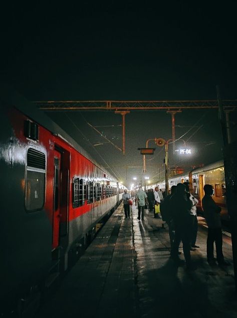 Train Night Snapchat, Indian Train Photography, Indian Train Snapchat Stories, Night Train Snap, Bangalore Railway Station, Night Train Aesthetic, Delhi Station, Train Pic, Train View