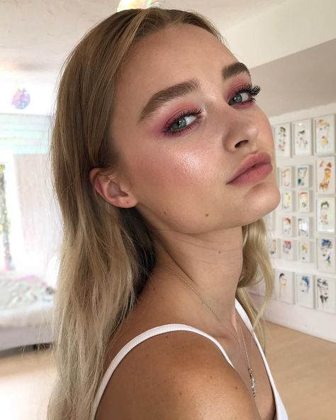 Pink Eye Shadow, Pink Smokey Eye, Pink Eyeshadow Look, Glossy Eyes, Pink Eye Makeup, Natural Eyeshadow, Pink Eye, Spring Makeup, Pink Eyeshadow