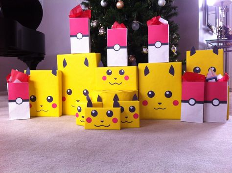 Our Pokemon Christmas wrapping theme!! Pokemon Wrapping Ideas, Pokemon Gift Wrapping Ideas, Christmas Wrapping Theme, Pokemon Wrapping Paper, Pokémon Cakes, Pokemon Gift Ideas, Themed Christmas Gifts, Christmas Pikachu, Pokemon Christmas