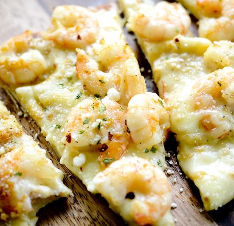 Grilled Shrimp Scampi Flat Bread Pizza Shrimp Scampi Flatbread, Shrimp Scampi Pizza, Scampi Pizza, Pizza Naan, Shrimp Pizza, Flatbread Pizza Recipes, Grilled Flatbread, Pesto Pizza, Bread Pizza