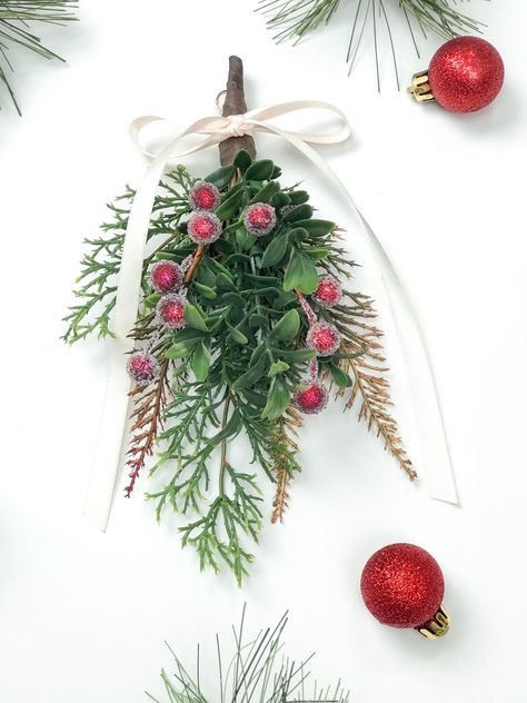 Wedding Mistletoe, Mistletoe Wedding, Christmas Greenery Decor, Mistletoe Ball, Mistletoe Diy, Christmas Wedding Themes, Hanging Mistletoe, Family Holiday Gifts, Mistletoe Christmas