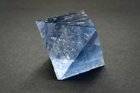 Blue Fluorite Meaning and Spiritual Properties Blue Fluorite Crystal Meaning, Blue Spiritual Meaning, Fluorite Crystal Meaning, Fluorite Meaning, Blue Fluorite, Gemstone Meanings, Crystals Stones, Energy Work, Fluorite Crystal