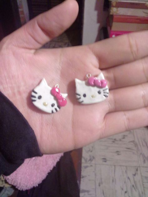 How To Make Hello Kitty Out Of Clay, Hello Kitty Earrings Clay, Hello Kitty Out Of Clay, Cute Hello Kitty Diys, Hello Kitty Clay Charm, Clay Crafts Hello Kitty, Clay Art Ideas Aesthetic, Hello Kitty Clay Ideas, Hello Kitty Clay Art