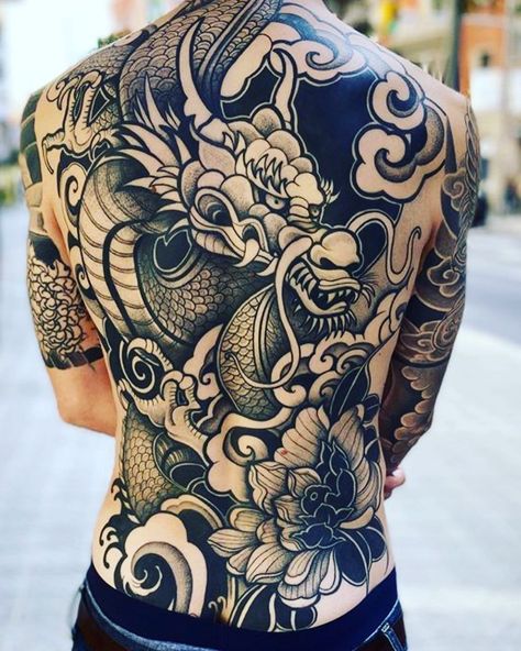 Tattoos Torso, Yakuza Style Tattoo, Tato Irezumi, Japanese Back Tattoo, Japanese Tattoos For Men, Tato Naga, Dragon Sleeve, Torso Tattoos, Yakuza Tattoo