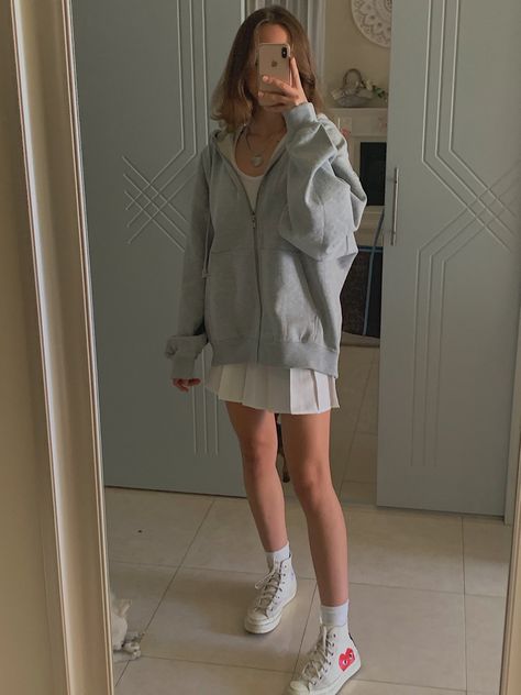 Cream Converse Outfit, Converse Comme Des Garcons Outfit, Comme Des Garcons Outfit, Cdg Outfit, Beige Converse, Cream Converse, Converse Comme Des Garcons, Cher Clueless, Converse Outfit