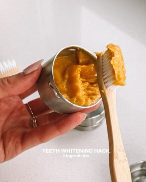 Natural Tooth Whitener, Natural Ways To Whiten Teeth, Tumeric Teeth Whitener, Natural Ways To Whiten Teeth At Home, Turmeric Teeth Whitening, Natural Teeth Whitener, Face Remedies, Natural Teeth Whitening Diy, Teeth Whiting At Home