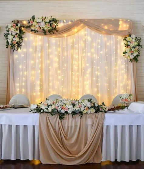 Main Wedding Table Decorations Elegant, Wedding Table Mr And Mrs, Xv Main Table Decorations, Wedding Decorations Head Table, Headtable Ideas For Wedding, Twinkle Lights Wedding Backdrop, Quince Ballon Arch, Simple Quinceanera Ideas, Quinceañera Backdrop Ideas