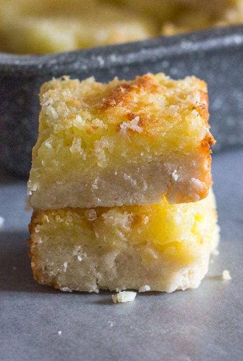 Easy Pineapple Coconut Squares,  a buttery #shortbread base and a delicious #Coconut #Pineapple filling makes this the perfect #cookie #square. Pineapple Coconut Squares, Thanksgiving Desserts Pie, Coconut Squares, Pineapple Filling, Sweet Bars, Pineapple Cookies, Dessert Squares, Pineapple Dessert Recipes, Fall Goodies