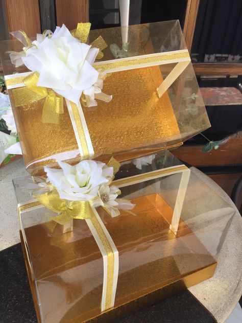 Hantaran Kotak Transparent, Sweet Packing Ideas For Wedding, Hantaran Lamaran, Kotak Hantaran, Engagement Tray, Hantaran Pernikahan, Sweet Boxes, Trousseau Packing, Wedding Gift Pack