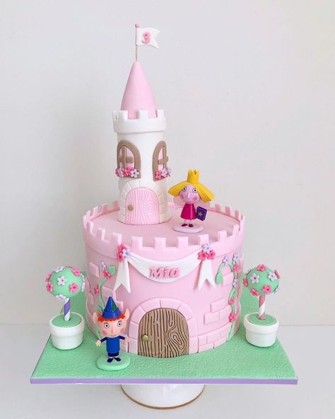 Deni on Instagram: “Ben and Holly theme🧝👸🏼 Anyone else think Nanny plum is Hilarious 😂 . . . . . . #benandhollycake #benandhollyparty #benandhollytheme…” It’s A Small World Cake, Nanny Plum, Ben And Holly Party Ideas, Ben And Holly Cake, Castle Cakes For Girls Birthday, Purple Castle Cake, Castel Cake Birthday Princess Castle, Ben And Holly, Fairy Cake