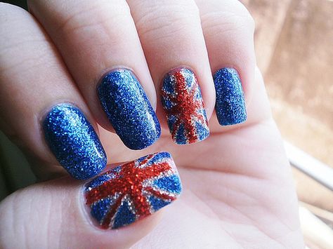 British nails nails glitter nail pretty nails nail art uk british nail ideas nail designs British Flag Nails, Union Jack Nails, One Direction Nails, Flag Nails, Uk Nails, Nagellack Trends, London Nails, Cute Acrylic Nail Designs, Red Nail Polish