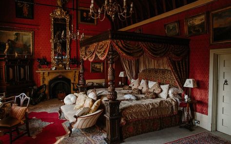 Victorian Bedroom Aesthetic, Gryffindor Room, Gothic Bedrooms, Vampire Bedroom, Hogwarts Bedroom, Manor Bedroom, Medieval Bedroom, Hogwarts Room, Beauty Rooms