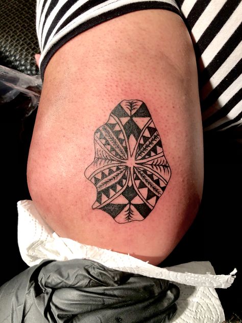 Niuean Tattoo, Hand Ideas, Self Design, Compass Tattoo, Triangle Tattoo, Geometric Tattoo, Art Inspo, Tatting, Tattoo Ideas