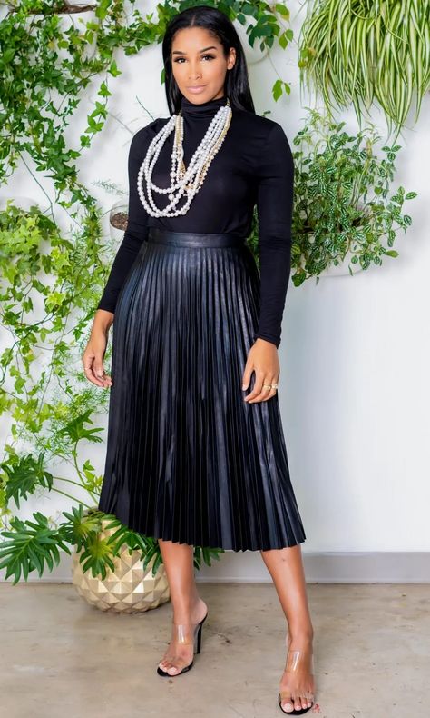 Black Dress With A Pop Of Color, Black Work Dress Outfit, Pleated Skirt Black Outfit, Black Midi Dress Outfit Classy, Black Leather Pleated Skirt Outfit, All Black Elegant Outfit, Black Pleated Skirt Outfit Winter, Classy Dress Outfits Fashion Ideas, Pleated Skirt Outfit Black Women