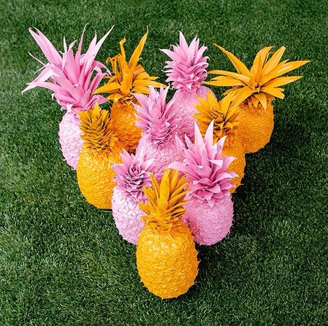 Pineapple bowling Tropical Party Games, Hawaii Birthday Party, Family Dates, Palm Springs Party, Lawn Bowling, Non Floral Centerpieces, Diy Pineapple, Bar Mitzvah Party, Pineapple Parties