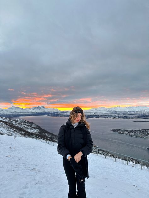 Winter look, winter sunset, winter vibes, norway, norway travel, tromsø, snow look, snow jacket, snow outfit, snow, Norway Outfit Winter, Norway Winter Outfits, Tromso Norway Winter, Norway Fashion, Snow Pics, Norway Winter, Sunset Winter, Tromso Norway, Look Winter