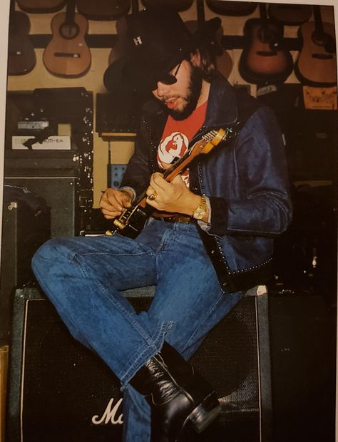 Hank Jr playing an electric guitar in 1978...From "New Times" May 29, 1978 magazine Hank Williams Jr Aesthetic, Modern Cowboy Aesthetic, Paul Cauthen, Punchy Aesthetic, Electric Cowboy, Audrey Williams, Hank Jr, Modern Cowboy, Western Outfits Men