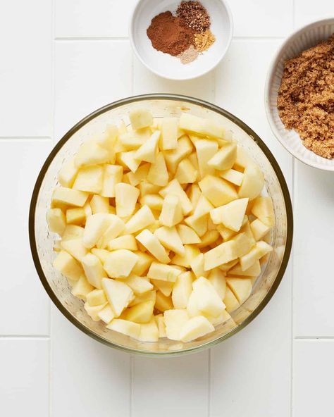 Looking for a cozy, simple and delicious dessert? This easy apple compote recipe only requires a few ingredients and is perfect for fall! Apple Compote Recipe, Apple Compote, Banana Waffles, Compote Recipe, Fruit Compote, Oatmeal Cream, Apple Pie Spice, Oat Pancakes, Banana Oats