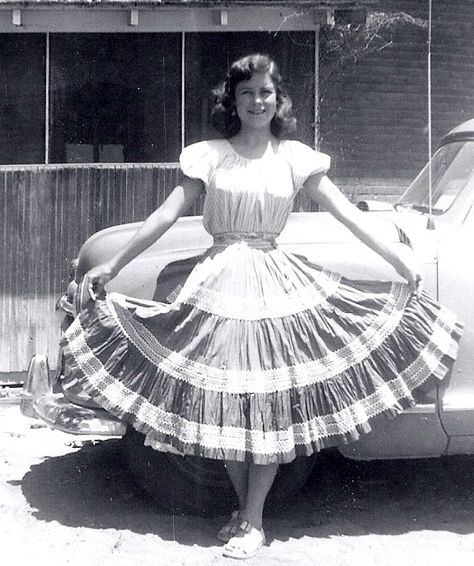 Dresses And Sandals, 1950s Western, Dream Inspiration, Mexican Skirts, Danger Girl, Vintage Western Wear, Fiesta Dress, Mexican Fashion, Classy Vintage