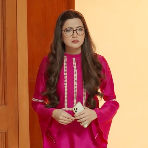 Pakistani drama Ayeza Khan Dresses, Chupke Chupke, Kurti Sleeves Design, New Kurti Designs, Lehenga Blouse Designs, Bridal Dresses Pakistan, Pakistani Fashion Casual, Simple Pakistani Dresses, Bridal Dress Design