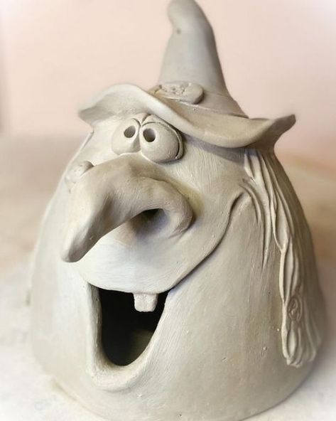 Ceramic Sculpture Ideas, Ceramic Monsters, Holiday Pottery, Ceramic Sculpture Figurative, Halloween Clay, Beginner Pottery, Pottery Animals, Med Tech, Sculpture Art Clay