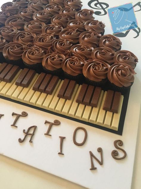 Classical Music Themed Party, Music Themed Snacks, Piano Birthday Party Ideas, Piano Birthday, Music Cupcakes, Bolo Musical, Cakes Creative, Piano Cake, Music Themed Cakes