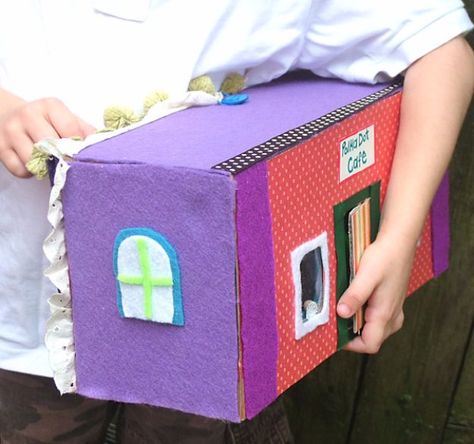 DIY Ideas With Shoe Boxes - Portable Doll House - Shoe Box Crafts and Organizers for Storage - How To Make A Shelf, Makeup Organizer, Kids Room Decoration, Storage Ideas Projects - Cheap Home Decor DIY Ideas for Kids, Adults and Teens Rooms http://diyjoy.com/diy-ideas-shoe-boxes Shoe Box Diy, Shoe Box Crafts, Portable Doll House, Diy Room Decor For Teens, Box Houses, Functional Decor, Diy Valentines Gifts, Cardboard Crafts, Diy Box