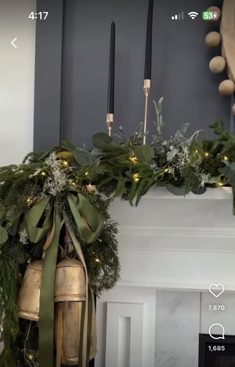 Jenna Pierce Home Decor Christmas, Christmas Vinyettes, Olive Green Christmas Decor, Forest Green Christmas Decor, Dark Green Christmas Decor, Black And Green Christmas Decor, Green And Black Christmas, Moody Christmas Tree, Moody Christmas Decor