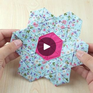 Hexagon Patchwork Projects, Patchwork Hexagon Ideas, Hexagon Fabric Coasters, Patchwork Hexagonal, Hand Sew Hexagon Quilt, Hexagon Patchwork, Patchwork Patterns, Knitting Women, Quilting