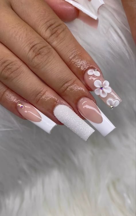 White Prom Nails Acrylic Square, Grad Nail Ideas Short, White Frenchies With Glitter, White Nails With Designs Graduation, Nails For Graduation Pictures Short, Graduation White Nails, White Nails For Prom, White Grad Nails, White Graduation Nails Acrylic