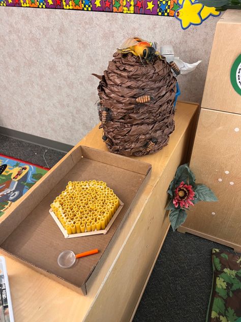 Students are able to look closly into a bee hive made out of noodles in dramtic play center. Dramatic Play Preschool, Honey Bee Hives, Dramatic Play Centers, Play Centre, Dramatic Play, Bee Hive, Honey Bee, Caramel Apples, Honeycomb