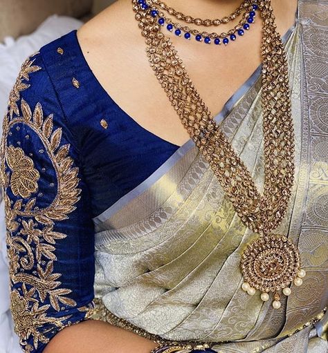 Dark Blue Saree Blouse Combination, Blue Bridal Saree, Kerala Shopping, Brides Maid Dresses Blue, Jewelry Combo, Kerala Saree Blouse, Kerala Saree Blouse Designs, Onam Saree, Navy Blue Saree