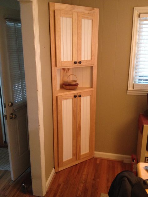 Corner Cabinet Diy, Diy Corner Cabinet, White Corner Cabinet, Tall Corner Cabinet, Diy Cupboards, Corner Shelving Unit, Cabinet Diy, Corner Furniture, Shaker Furniture