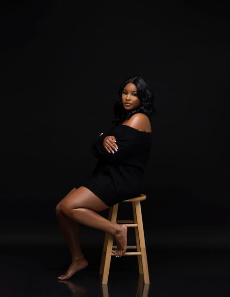 Photoshoot With Black Backdrop, Black Drop Photoshoot, Black Back Drop Photoshoot Ideas, Plus Size Photo Shoot Ideas Studio, Photoshoot With Black Background, Back Drop Photoshoot Ideas, Black Backdrop Photoshoot Ideas, Senior Picture Ideas Studio, Black Women Poses