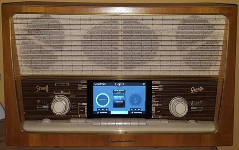 Ein altes Radio modernisieren und in die Hausautomatisierung einbinden | SMART WOHNEN Photo Ciel, Raspberry Pi Computer, Computer Diy, Old Radio, Raspberry Pi Projects, Pi Projects, Retro Radio, Computer Internet, Smart Home Technology