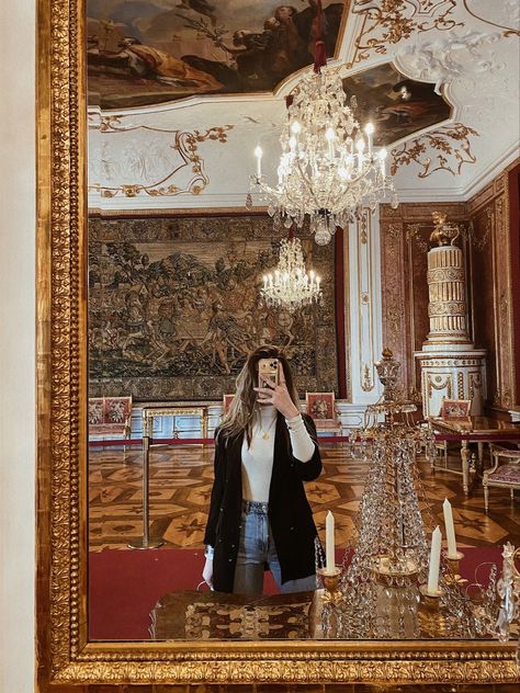 #mirror #minimal #selfie #mirrorselfies #outfit #fancy #museum #salzburg Minimal Selfie, Selfie In Mirror, Selfie Museum, Giant Mirror, Mirror Fashion, Big Mirror, Fashion Selfie, Fashion Mirror, Salzburg